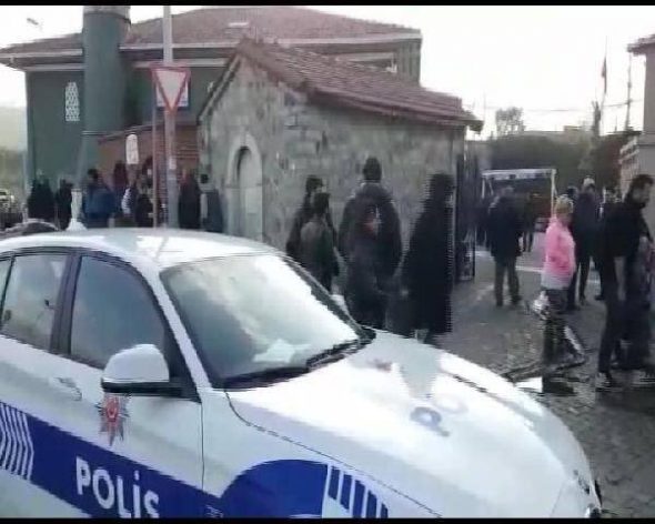 إصابة شخصين في هجوم مسلح على مسجد في اسطنبول