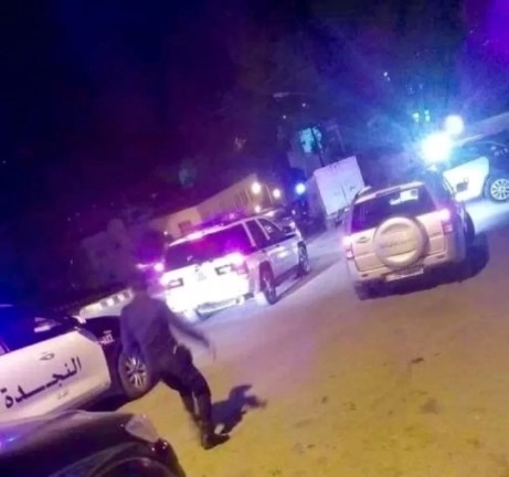 الكرك : رجال الأمن المكلفين بحراسة مبنى دار المحافظة يطلقون النار في الهواء