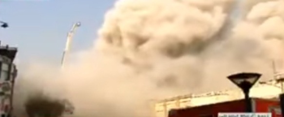 بالفيديو انهار مبنى مؤلف من 15 طابقا في وسط طهران
