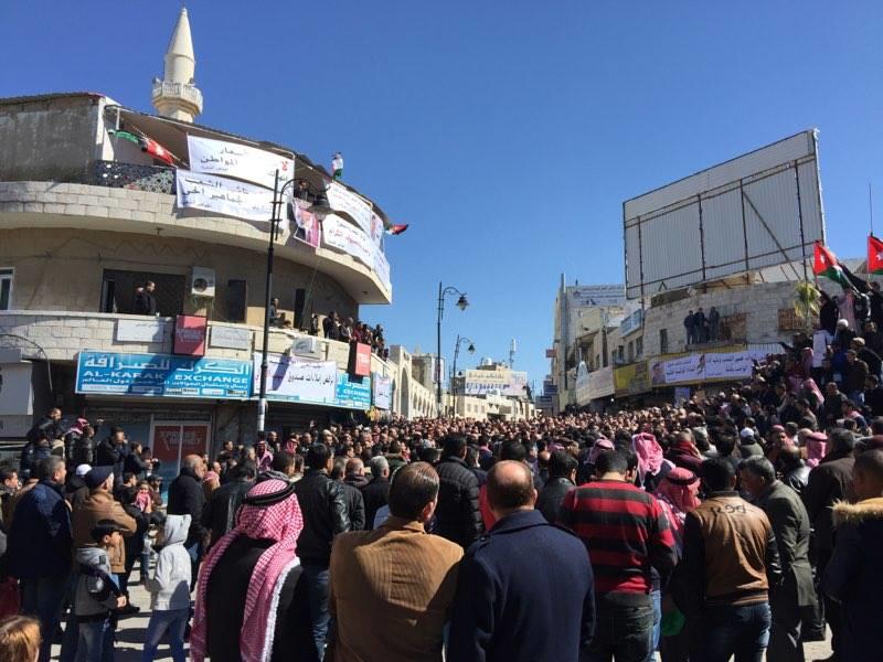 مطالب الكرك ” اقالة حكومة الملقي وتشكيل حكومة انقاذ “