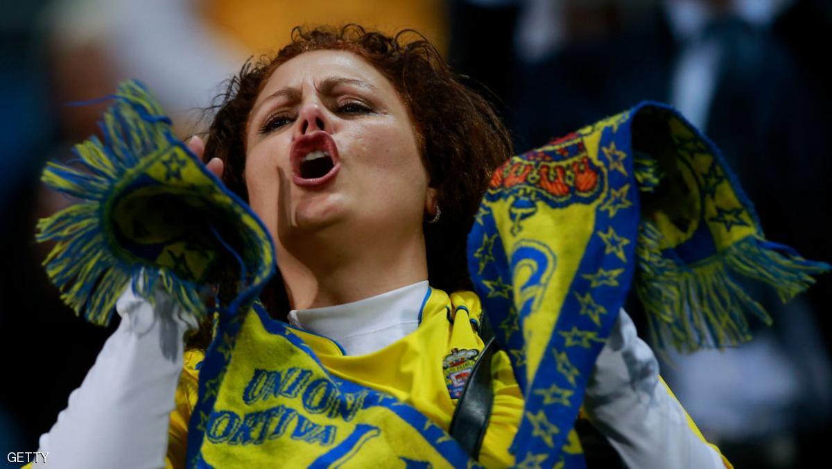 MADRID, SPAIN - MARCH 01: An UD Las Palmas fan cheer her team prior to start the La Liga match between Real Madrid CF and UD Las Palmas at Estadio Santiago Bernabeu on March 1, 2017 in Madrid, Spain. (Photo by Gonzalo Arroyo Moreno/Getty Images)