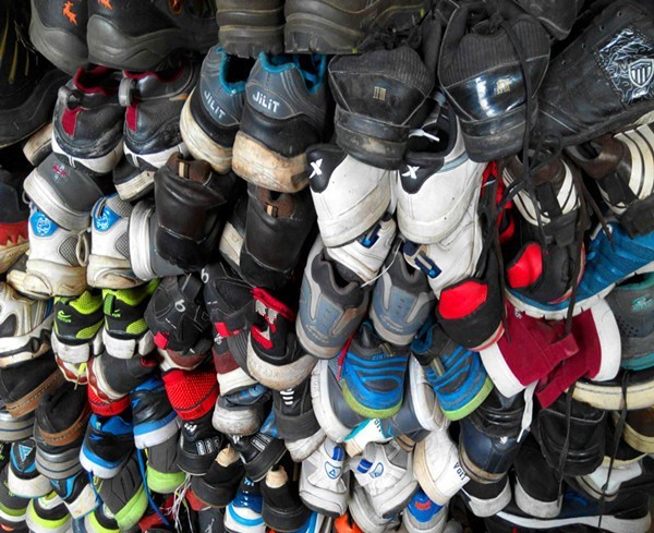 كوريا الجنوبية تتبرع للاردن بأحذية وحقائب لتوزيعها خلال منظمات غير ربحية
