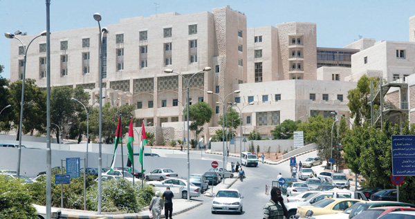 وفاة عامل نظافة سقط من الدور الثالث لمبنى الجراحة في مستشفى البشير