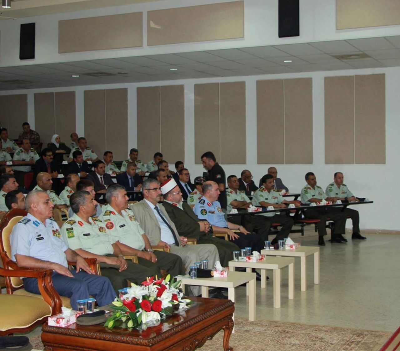 الدكتور المحاسنة يشارك في افتتاح دورتي الدفاع والحرب وماجستير مكافحة الارهاب