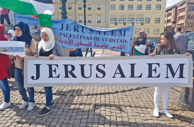 مسيرات في عدة مدن سويدية تندد بالاعتداءات على ” المسجد الأقصى”