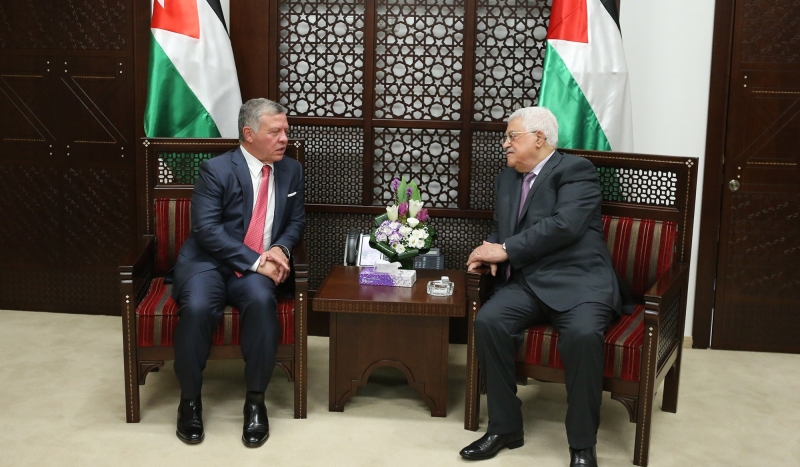 الملك يجري مباحثات مع الرئيس الفلسطيني في رام الله