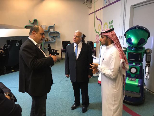 الأمير خالد بن الوليد بن طلال آل سعود يزور منصة زين للإبداع ZINC