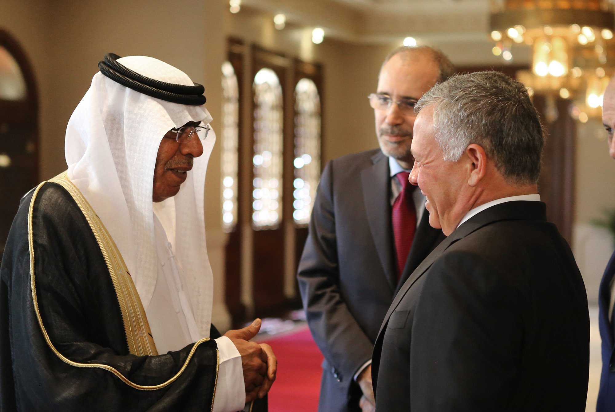 جلالة الملك عبدالله الثاني يتسلم ارواق اعتماد السفير الاماراتي مطر الشامسي