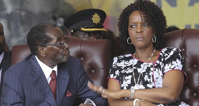 الحزب الحاكم في زيمبابوي يطيح بزوجة موغابي ومقربين منها