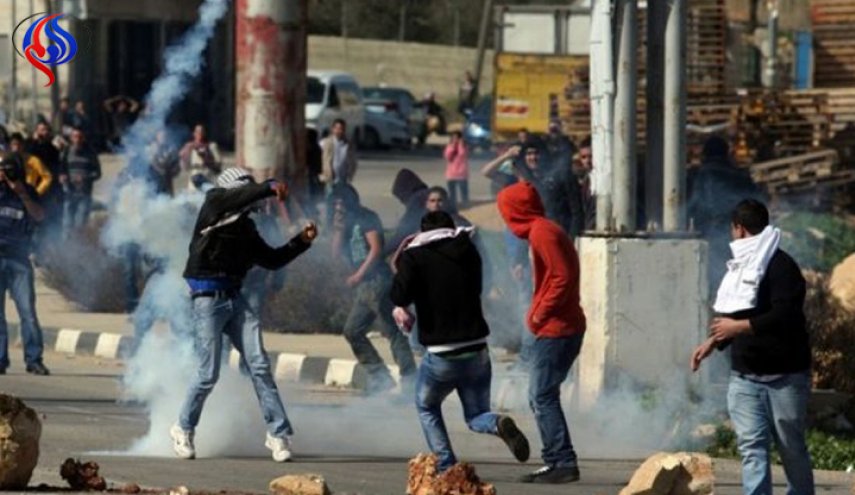 33 اصابة في مواجهات بقريتي عناتا وابوديس واعتقال 15 فلسطينيا