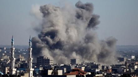 شهيد وعشرات الجرحى في غارة إسرائيلية على غزة