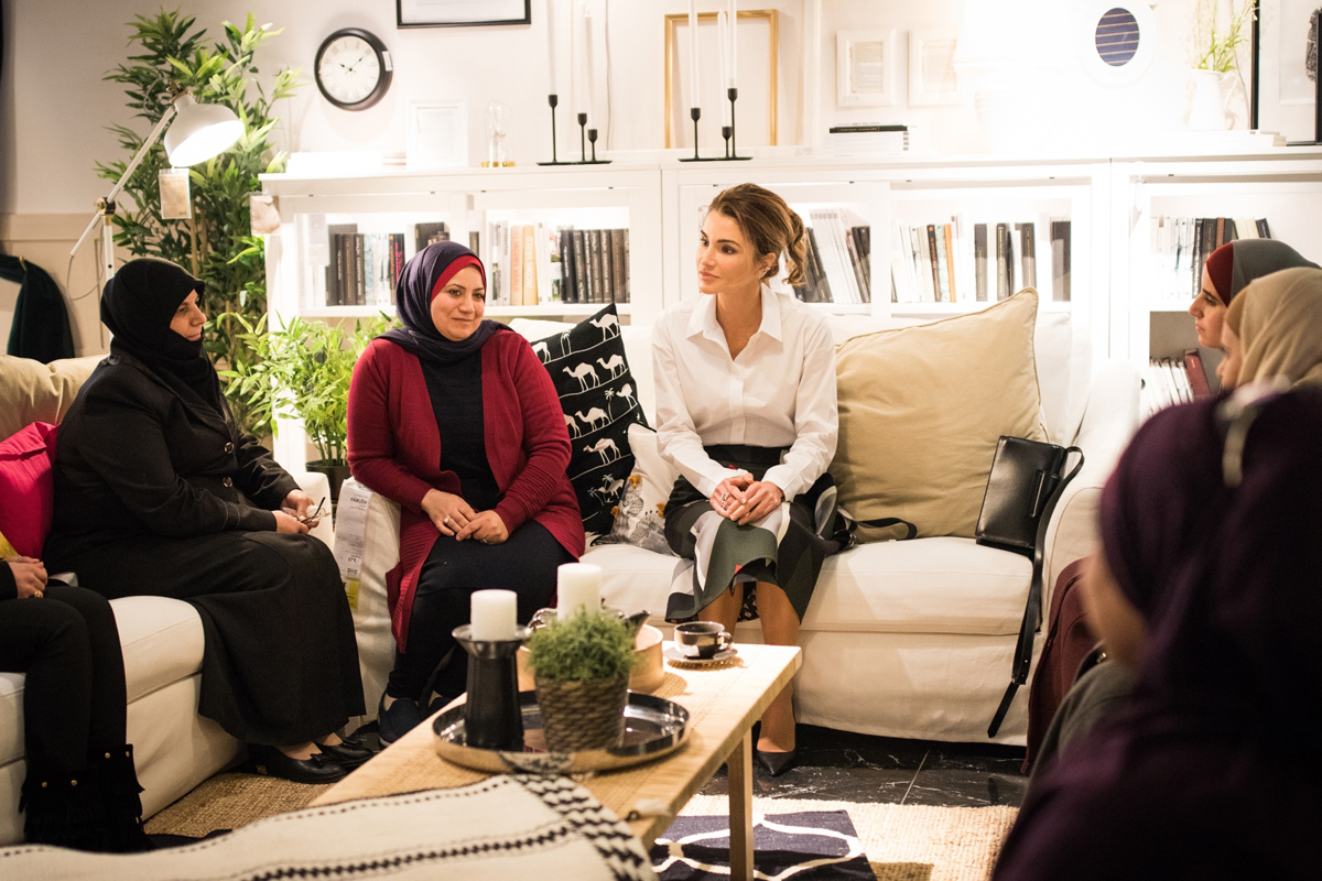 الملكة رانيا تطلع على أول مجموعة منتوجات يدوية