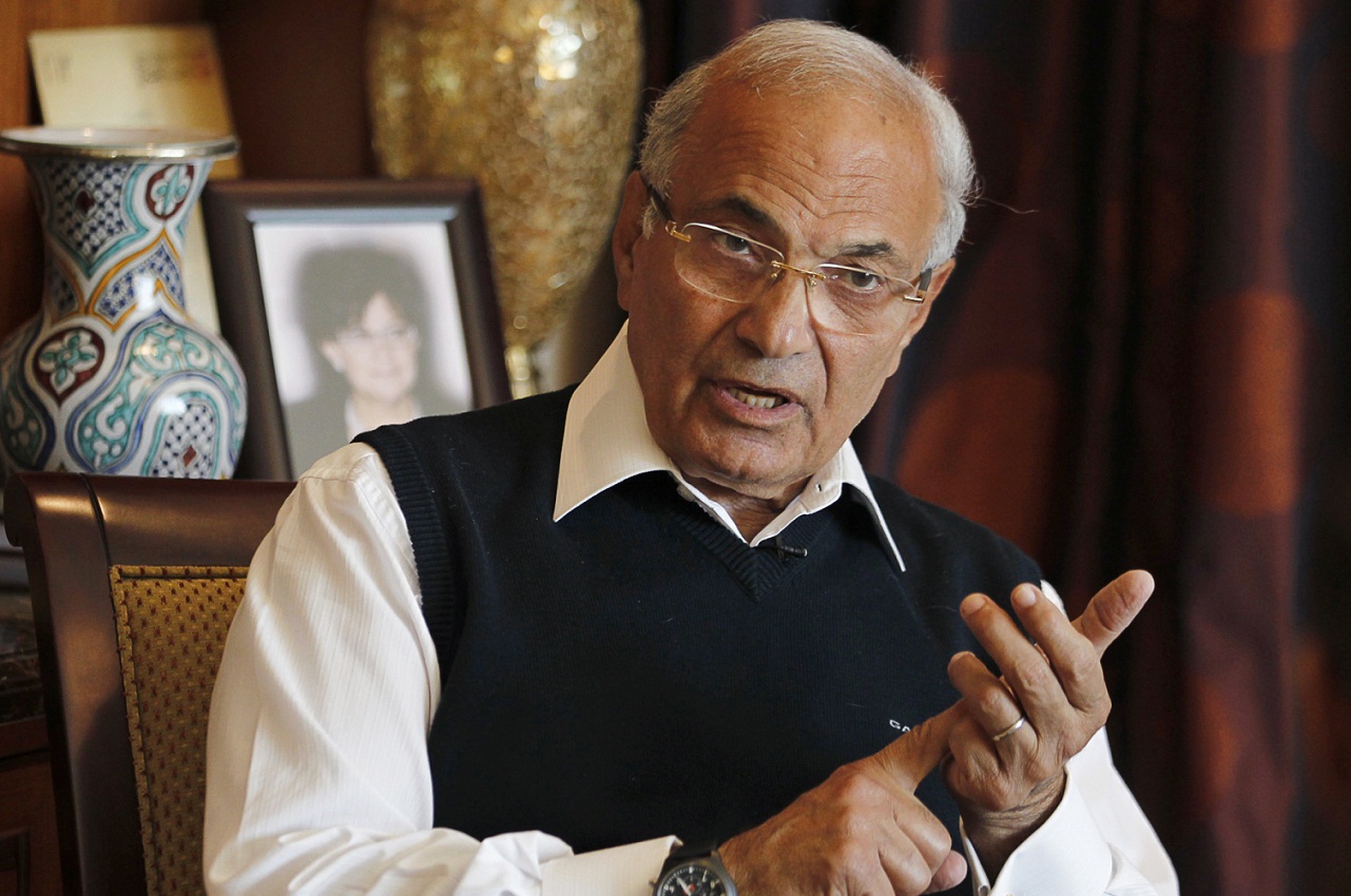 Egypt's former prime minister Ahmed Shafik speaks during an interview with Reuters at his residence in Abu Dhabi February 6, 2013. Shafik is confident that with Egypt in turmoil seven months into its experiment with Islamist rule, its often-reviled political old guard will eventually be seen by Egyptians, and by Washington, in a more kindly light. Picture taken February 6, 2013. To match Interview EGYPT-CRISIS/ REUTERS/Jumana El Heloueh (UNITED ARAB EMIRATES - Tags: POLITICS CIVIL UNREST)