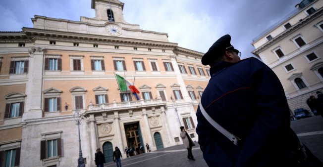 الرئيس الإيطالي يحل البرلمان