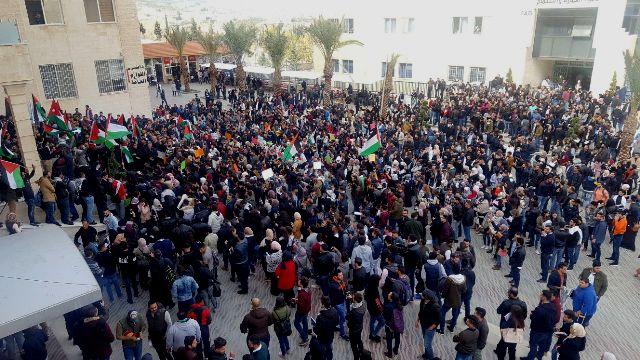 وقفة تضامنية مع القدس الشريف في جامعة عمان الأهلية