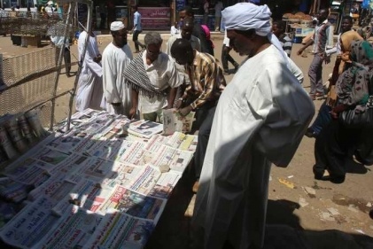 بعد مظاهرات الخبز ” مطالب بـحماية الصحافة وانخفاض سعر الجنيه السوداني “