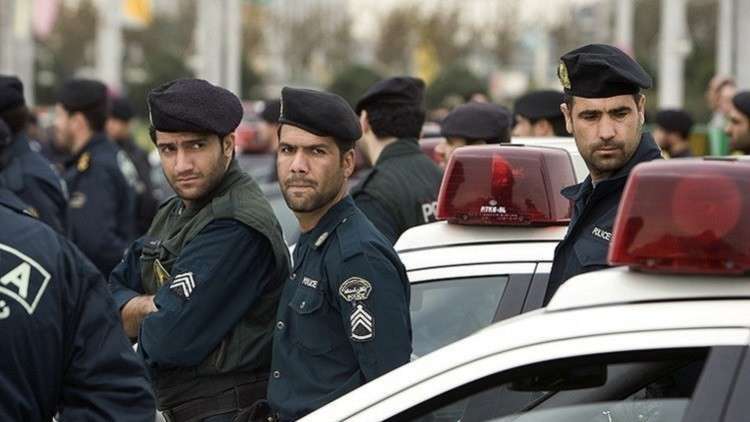ايران : مقتل 3 رجال شرطة دهسا من قبل محتجين