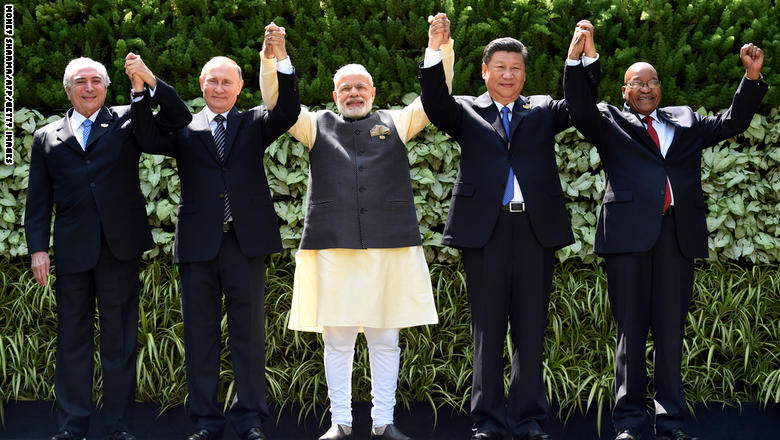 TOPSHOT - (L-R) Brazilian President Michel Temer, Russian President Vladimir Putin, Indian Prime Minister Narendra Modi, Chinese President Xi Jinping and South African President Jacob Zuma pose for a group photo during the BRICS Summit in Goa on October 16, 2016.
Indian Prime Minister Narendra Modi hosted leaders of the BRICS emerging powers at a summit seeking to boost trade ties and help overcome the bloc's economic woes. / AFP / MONEY SHARMA (Photo credit should read MONEY SHARMA/AFP/Getty Images)