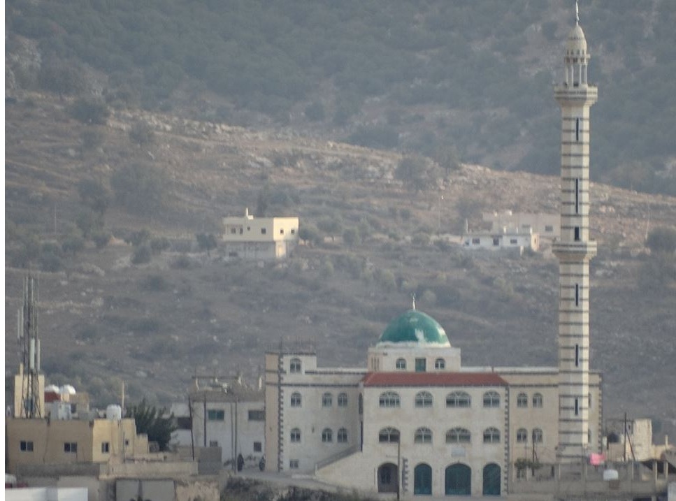 مسجد صلاح الدين في لواء الكورة بلا مؤذن وبلا خادم