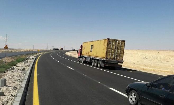 هلسة يتابع تنفيذ الطريق الصحراوي بمنطقة الحسينية