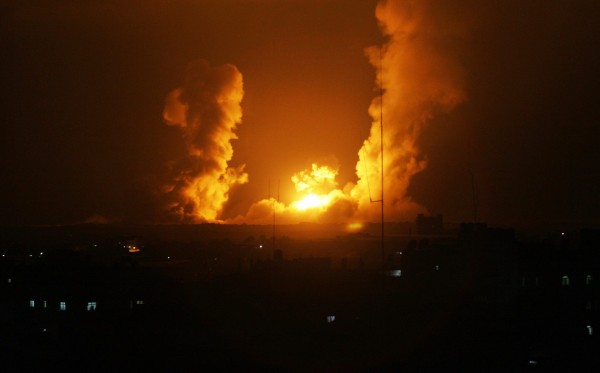الاحتلال يقصف مواقع عدة في قطاع غزة