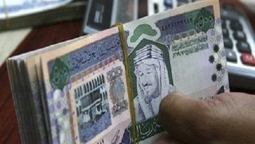 ضبط شاب وفتاة سرقا 12 الف ريال سعودي بمركز حدود العمري