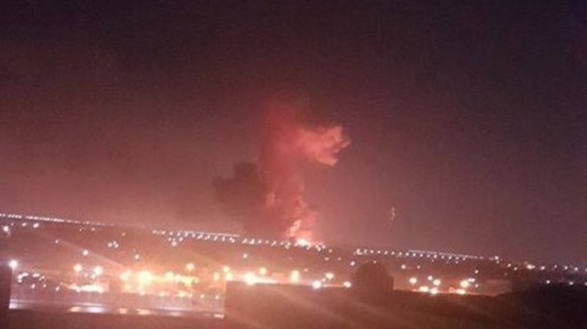 انفجار خزاني وقود خارج مطار القاهرة