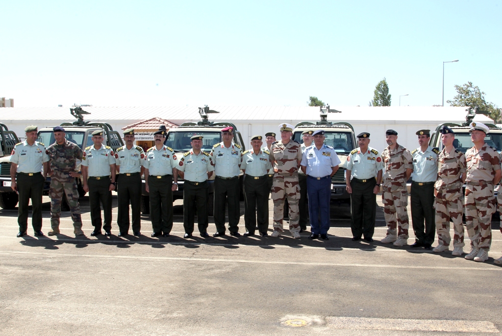 بالصور … القوات المسلحة الأردنية تتسلم من فرنسا دفعة آليات عسكرية