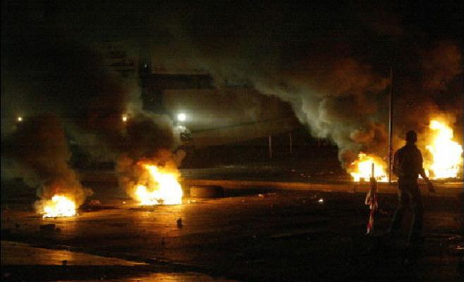 وقفة احتجاجية وحرق اطارات بمنطقة عيرا