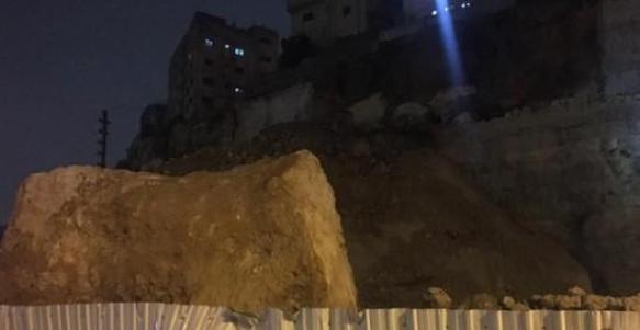 الأمانة تُخلي مباني بسبب انهيار في شارع القدس