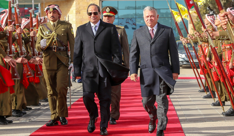 الملك في وداع الرئيس المصري لدى مغادرته عمان