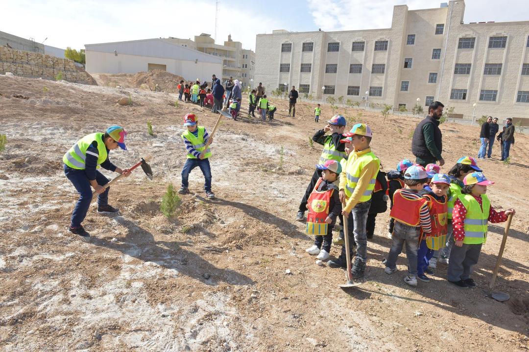 الطفيلة التقنية تحتفي بيوم الشجرة