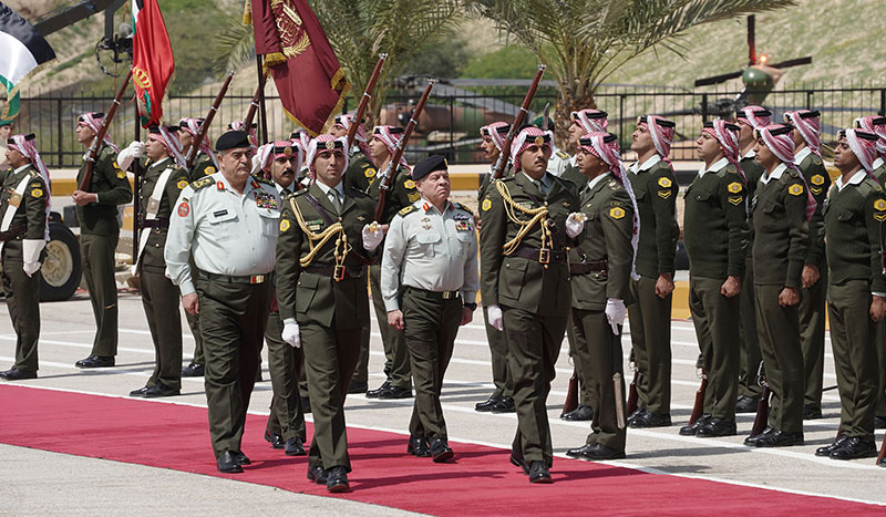 الملك يرافقه ولي العهد يرعى احتفال القوات المسلحة بالذكرى الحادية والخمسين لمعركة الكرامة الخالدة