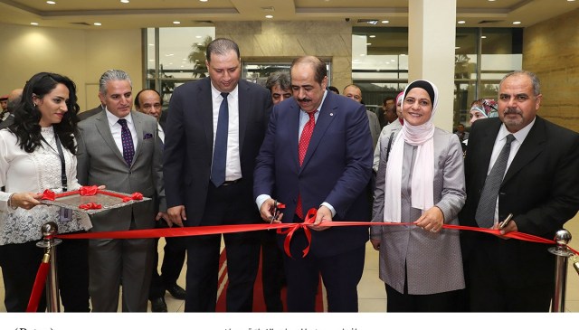 افتتاح معرض “مسارات 2” للتشكيلي العراقي الخفاجي