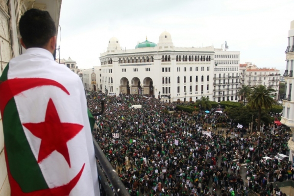 الجزائر : دعوات للتظاهر اليوم ضد “الباءات الثلاث”