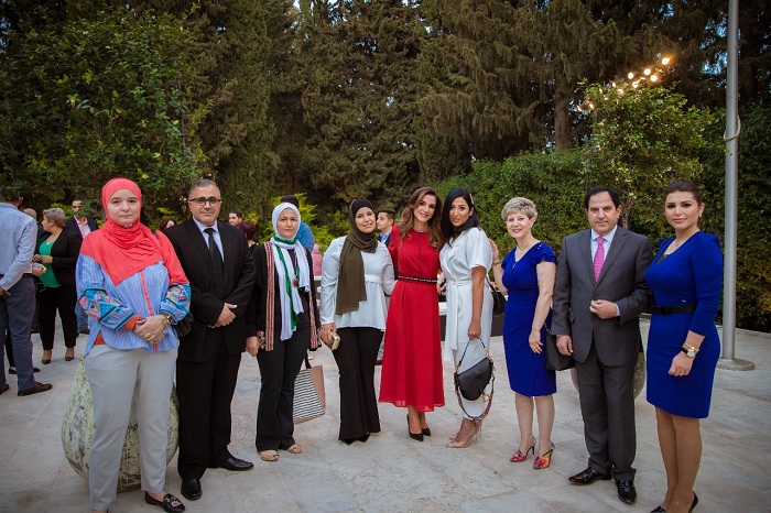الملكة رانيا العبدالله تقيم مأدبة إفطار لعدد من الشباب والشابات