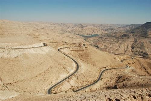 الأمن يعثر على 3 صيادين فقدوا بمنطقة الموجب احدهم متوفي