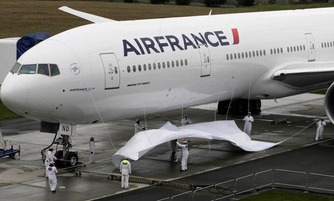 فرنسا تفرض ضريبة بيئة على رحلات الطيران