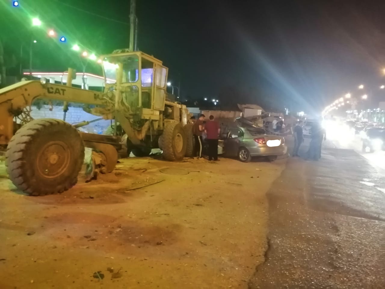 وفاتان و 3 اصابات بتصادم مركبة وجرافة على اتوستراد عمان الزرقاء
