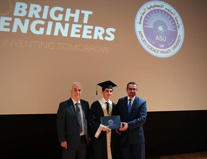 طلبة مدارس النظم الحديثة مبدعون في مجال الروبوت والهندسة وتكنولوجيا المعلومات في برنامج Bright Engineers