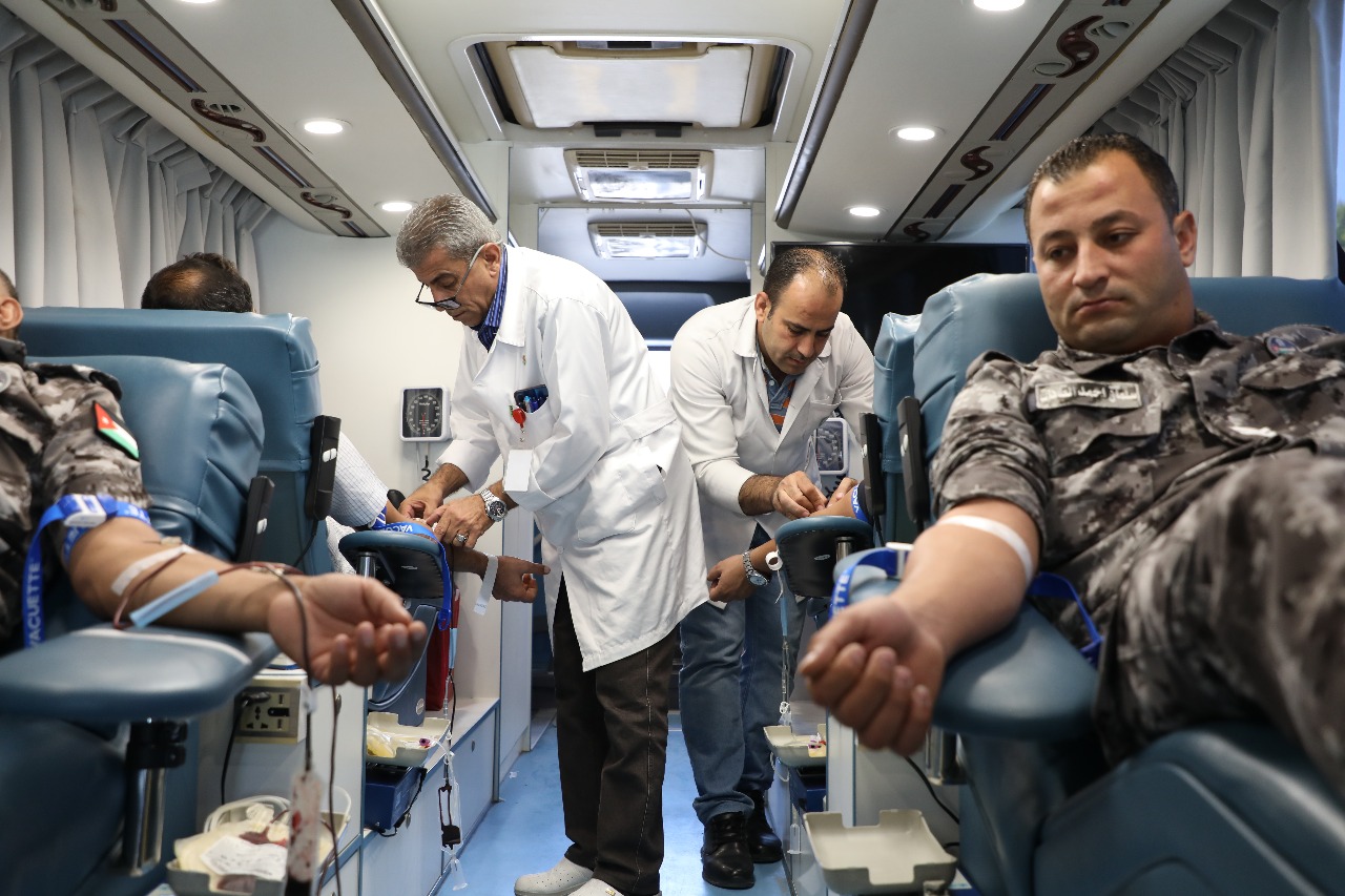 قوات الدرك تتبرع بالدم في حملة “قطرة من دمك تنقذ روحا”