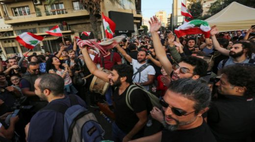 عودة المتظاهرين إلى الساحات في عدد من المناطق اللبنانية