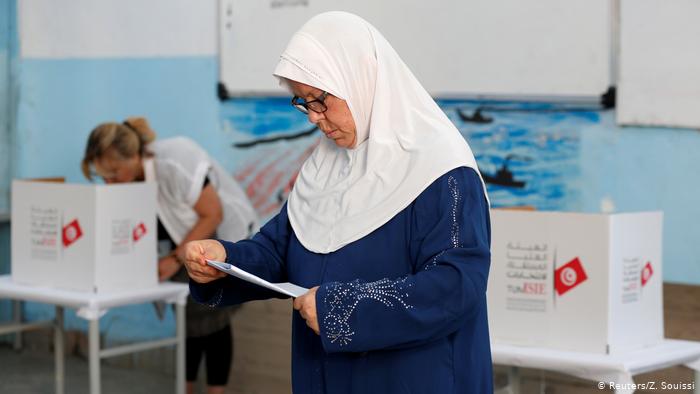 تونس : بوادر فوز حزب مرشح الرئاسة ” السجين ” في الانتخابات التشريعية