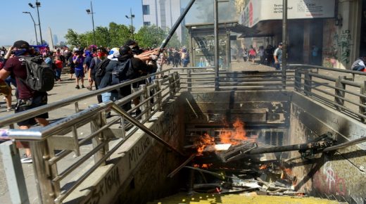 تشيلي: الرئيس يعلن عن اجراءات لتخفيف حدة الإحتجاجات ..فيديو