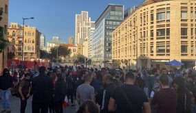 متظاهرون لبنانيون يحاولون تعطيل جلسة للبرلمان