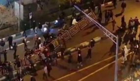 بالفيديو ..الإحتجاجات تجتاح مدن ايرانية على رفع أسعار البنزين