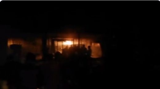 ايران : محتجون يحرقون مقر الباسيج في بلدة سراسياب .. فيديو