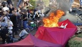 أنصار حزب الله وحركة أمل يهاجمون المتظاهرين في بعلبك