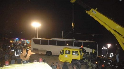 ١٤ إصابة بتدهور حافلة وانزلاق مركبات على طريق عمان اربد