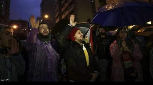 لبنان : متظاهرون تحت المطر .. لا دياب ولا الحريري